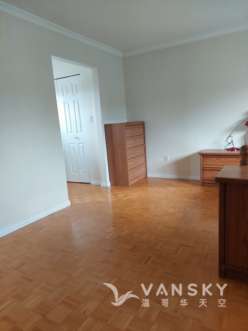 260724102733_master bedroom 2.jpg